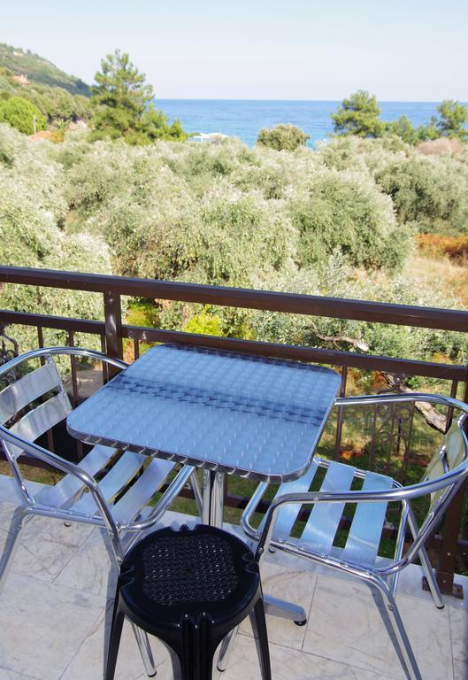 Athina Hotel Койнира Екстериор снимка
