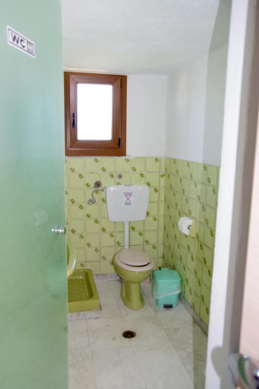 Athina Hotel Койнира Екстериор снимка