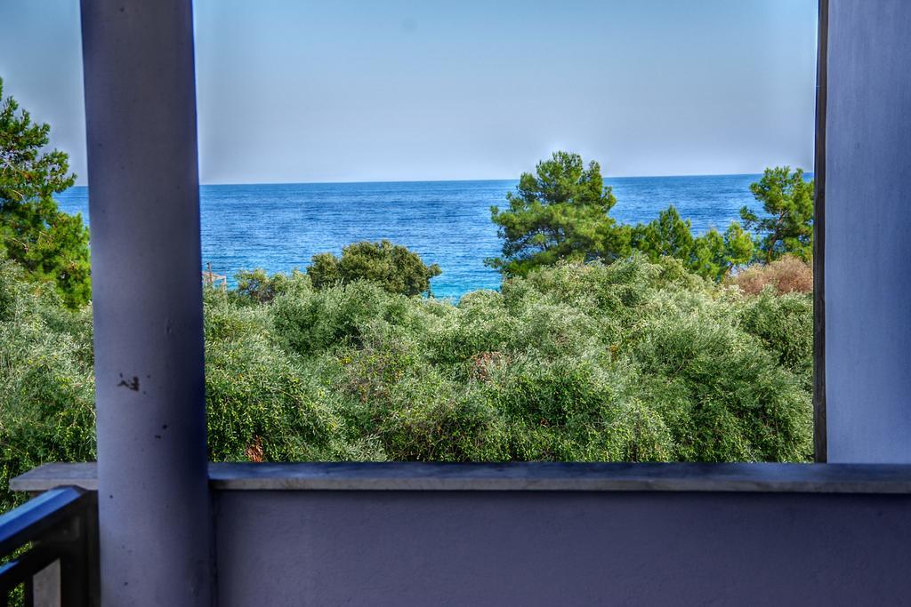 Athina Hotel Койнира Екстериор снимка
