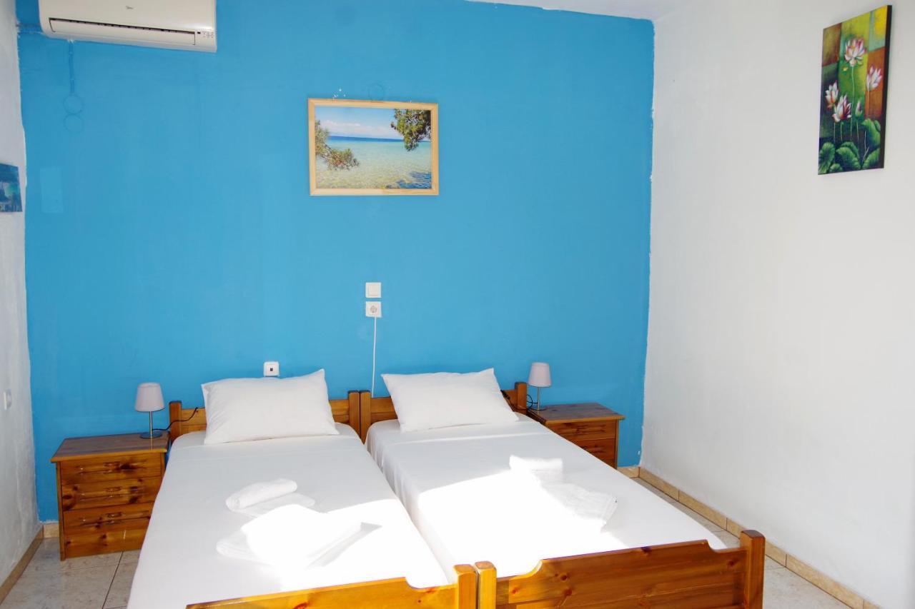 Athina Hotel Койнира Екстериор снимка