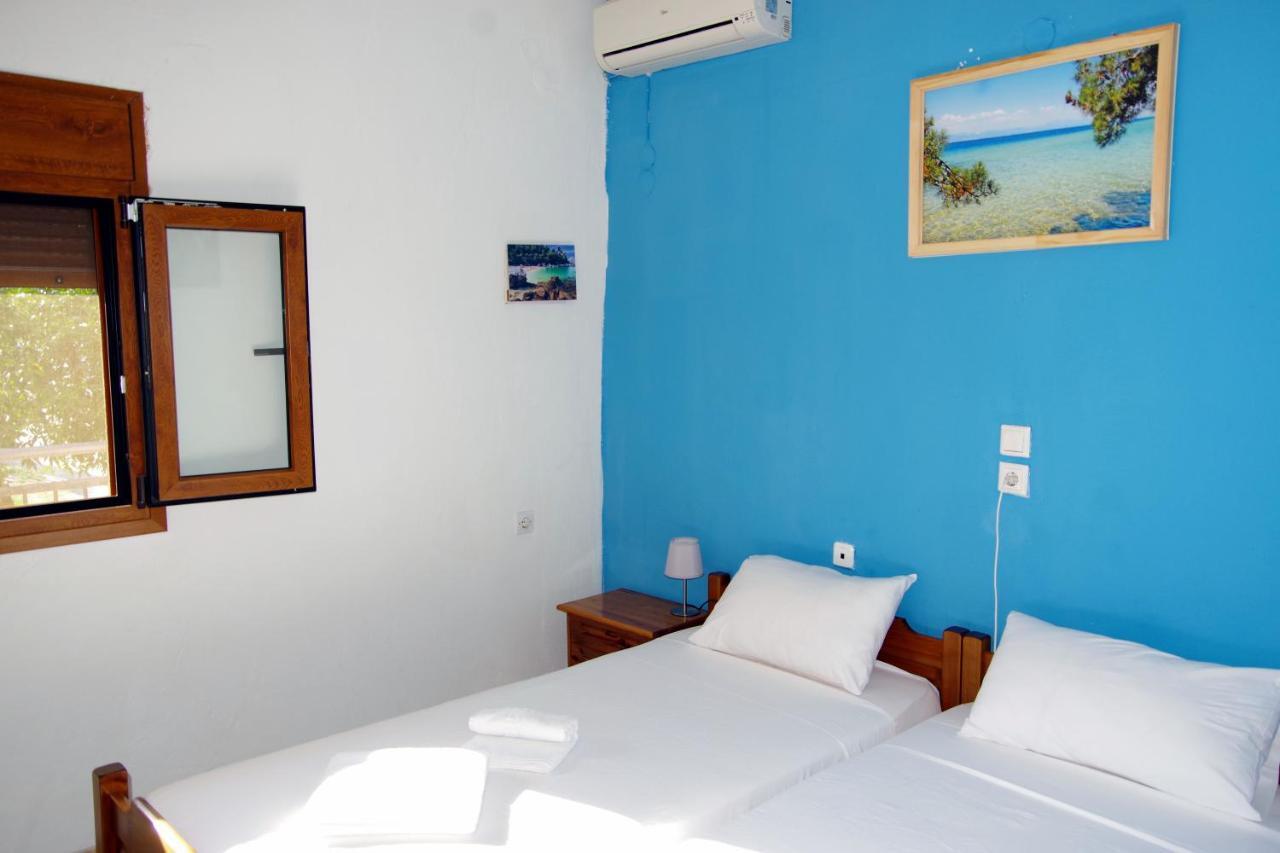 Athina Hotel Койнира Екстериор снимка