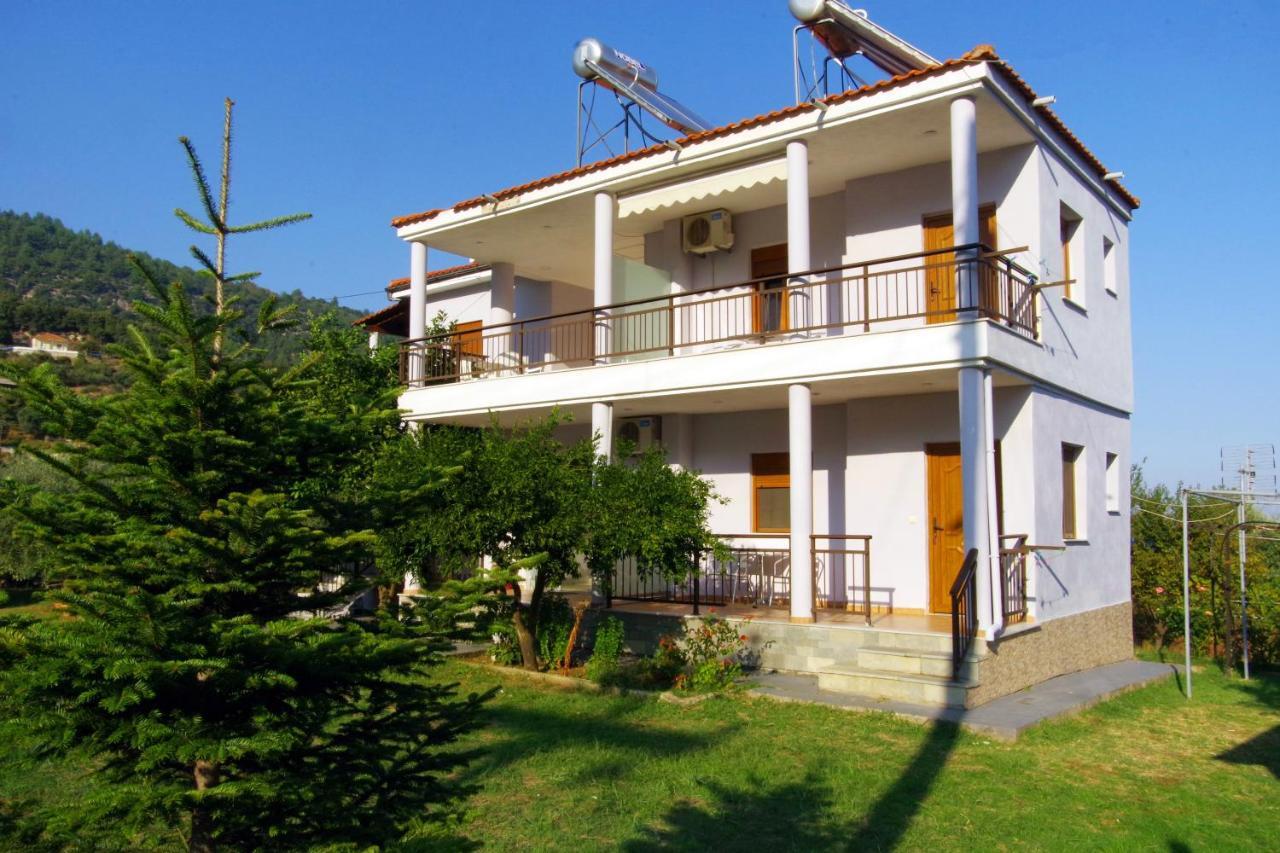 Athina Hotel Койнира Екстериор снимка